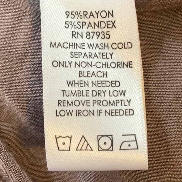 LOGO POPOVER LONG SLEEVE TOP SIZE- MEDIUM NWOT - Picture 5 of 5